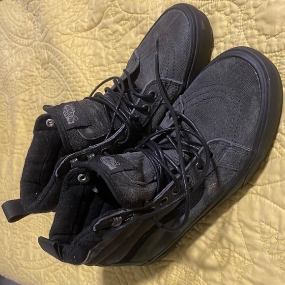Black Vans with leather laces - Picture 1 of 7
